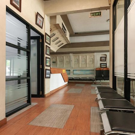 Hotel Reddoorz Near Mandaya Royal Hospital Puri Tangerang Esterno foto