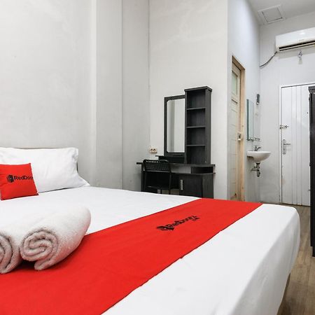 Hotel Reddoorz Near Mandaya Royal Hospital Puri Tangerang Esterno foto