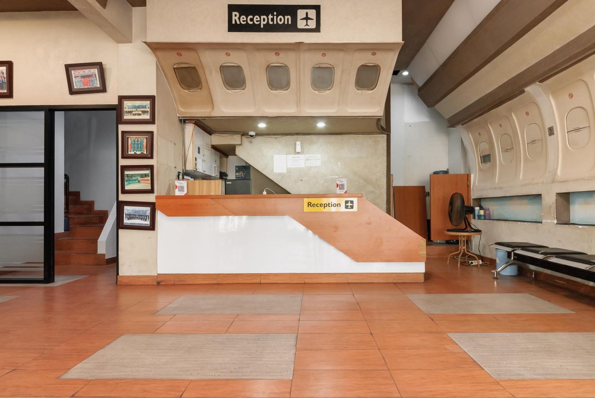 Hotel Reddoorz Near Mandaya Royal Hospital Puri Tangerang Esterno foto