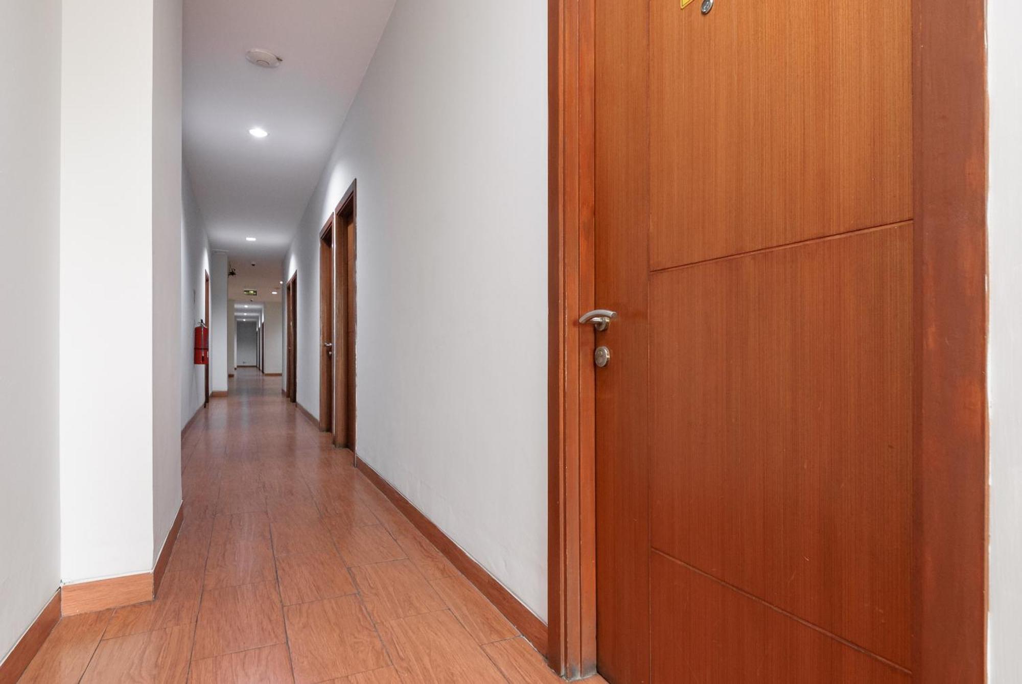 Hotel Reddoorz Near Mandaya Royal Hospital Puri Tangerang Esterno foto