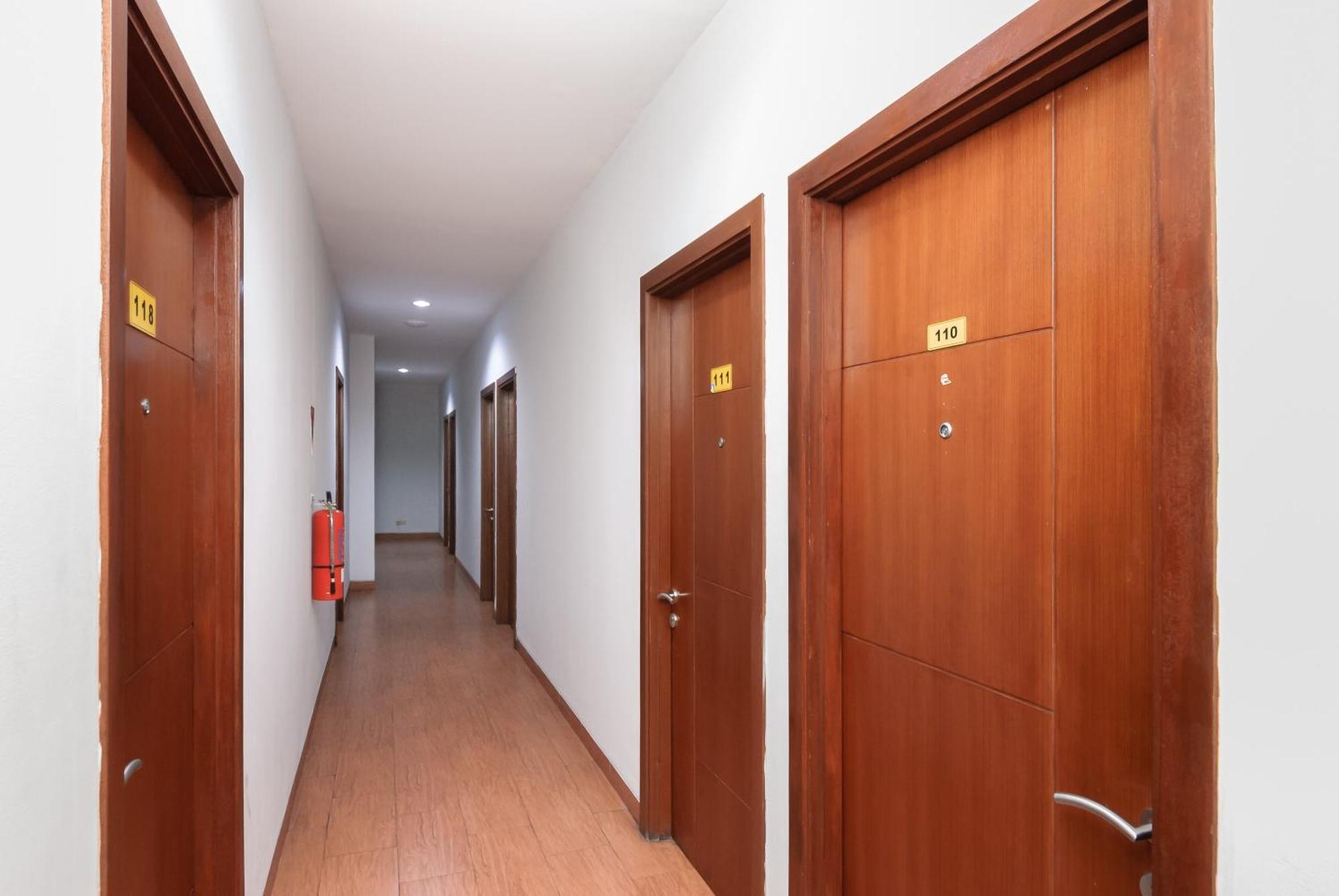 Hotel Reddoorz Near Mandaya Royal Hospital Puri Tangerang Esterno foto