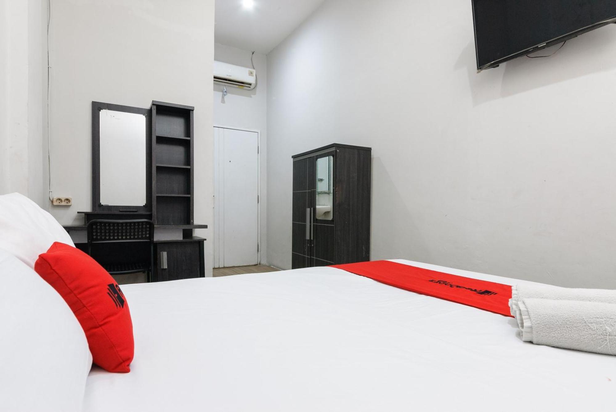 Hotel Reddoorz Near Mandaya Royal Hospital Puri Tangerang Esterno foto