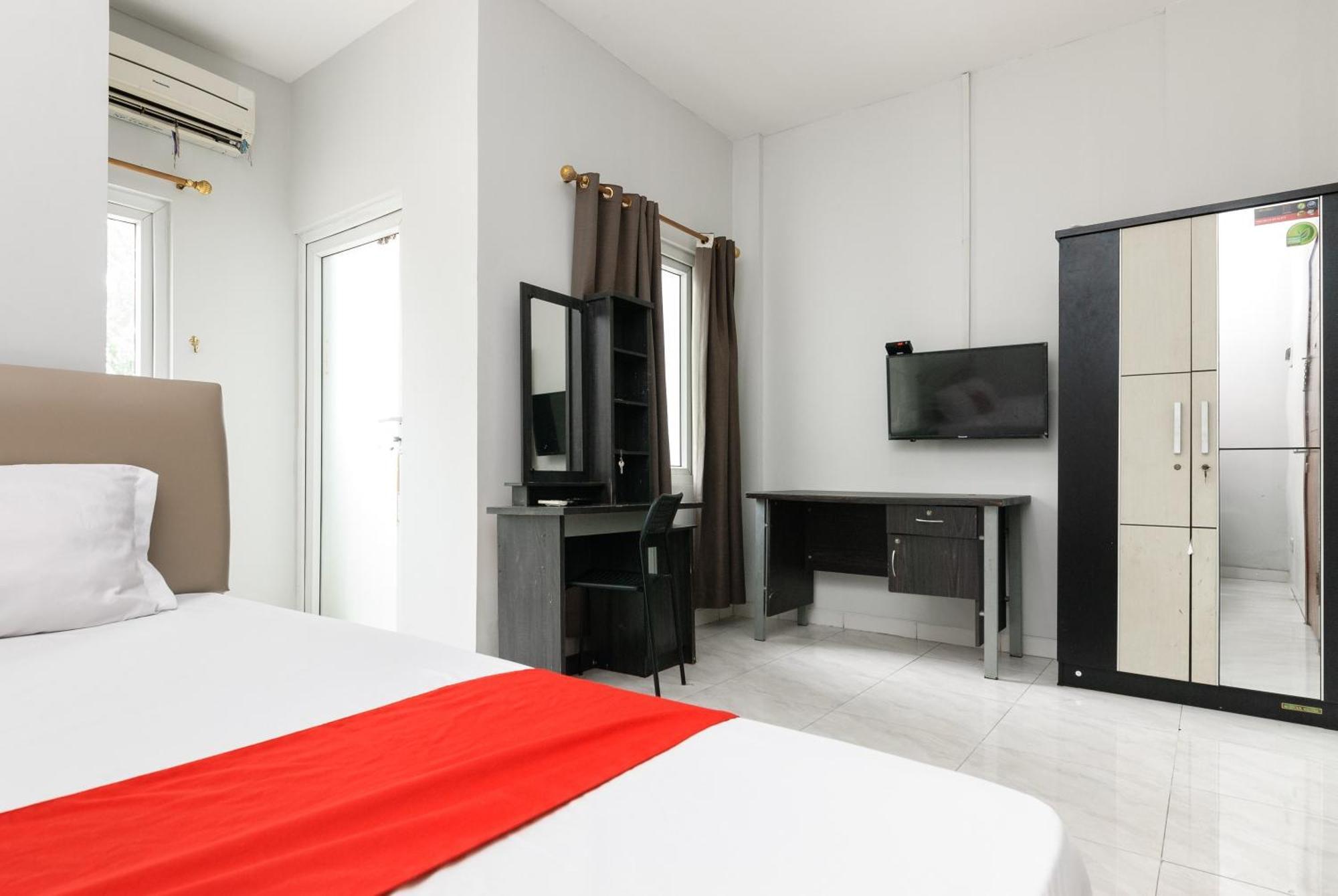 Hotel Reddoorz Near Mandaya Royal Hospital Puri Tangerang Esterno foto