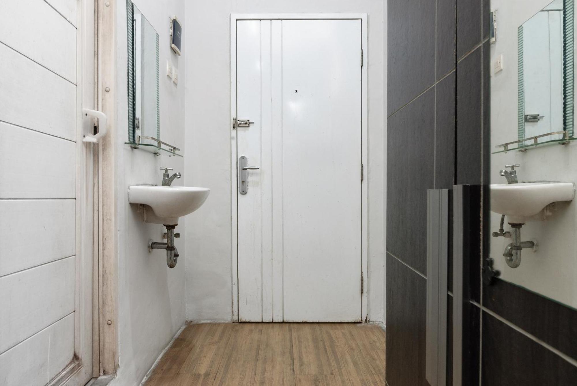 Hotel Reddoorz Near Mandaya Royal Hospital Puri Tangerang Esterno foto