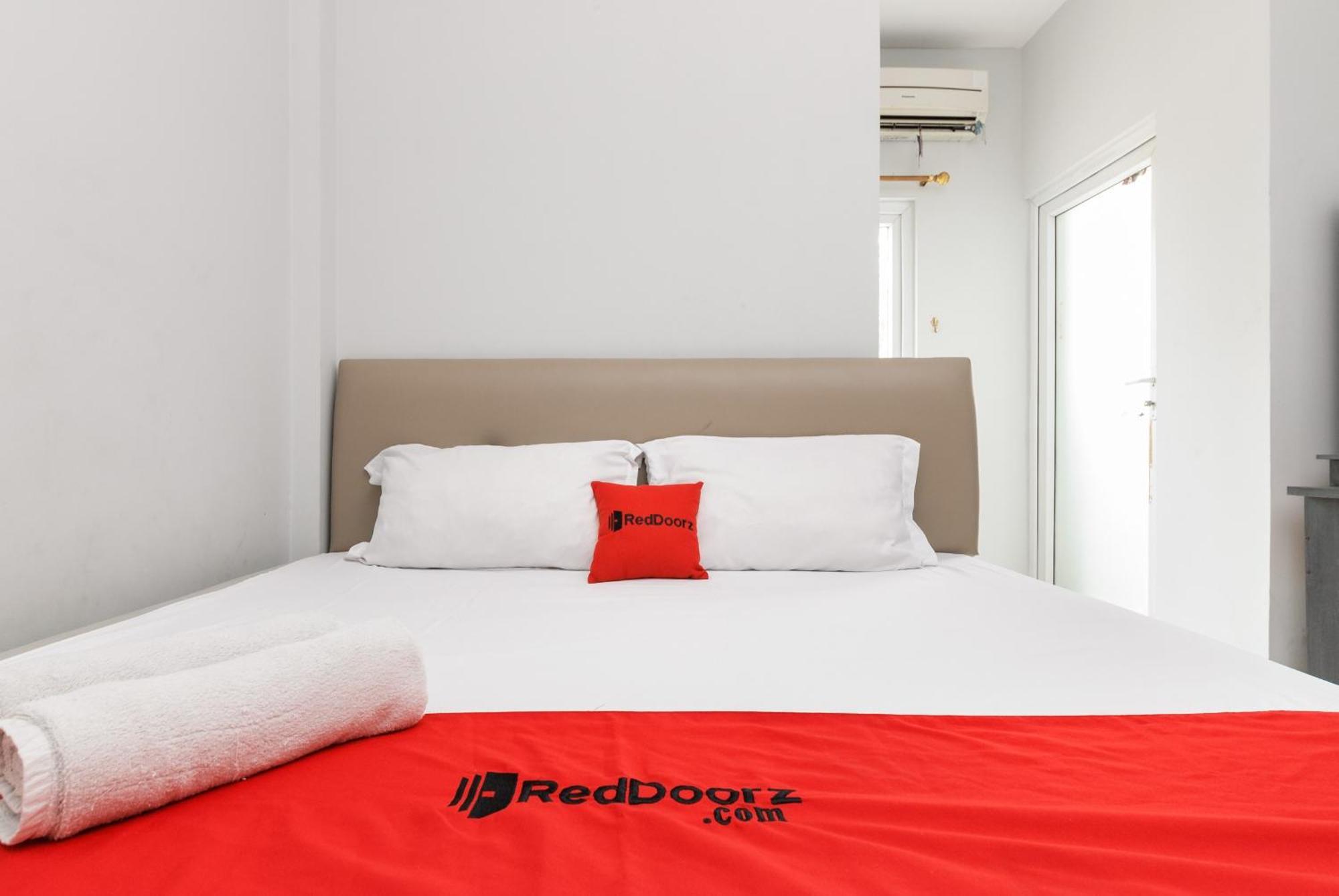 Hotel Reddoorz Near Mandaya Royal Hospital Puri Tangerang Esterno foto
