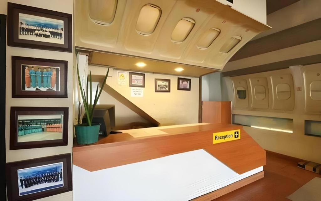 Hotel Reddoorz Near Mandaya Royal Hospital Puri Tangerang Esterno foto